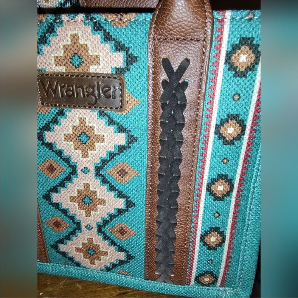 Wrangler Aztec Patterned Tote - Picture 10 of 11